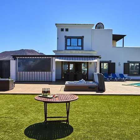 Villa Casa Beluka By Now Ltd